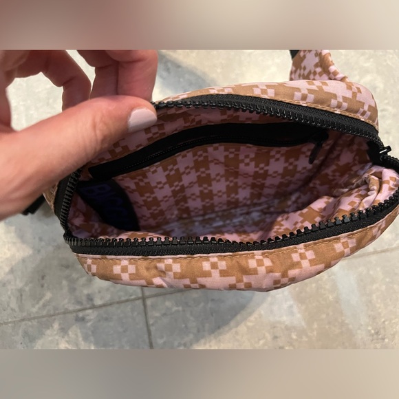 Baggu Crossbody Camera Bag - Picture 2 of 4